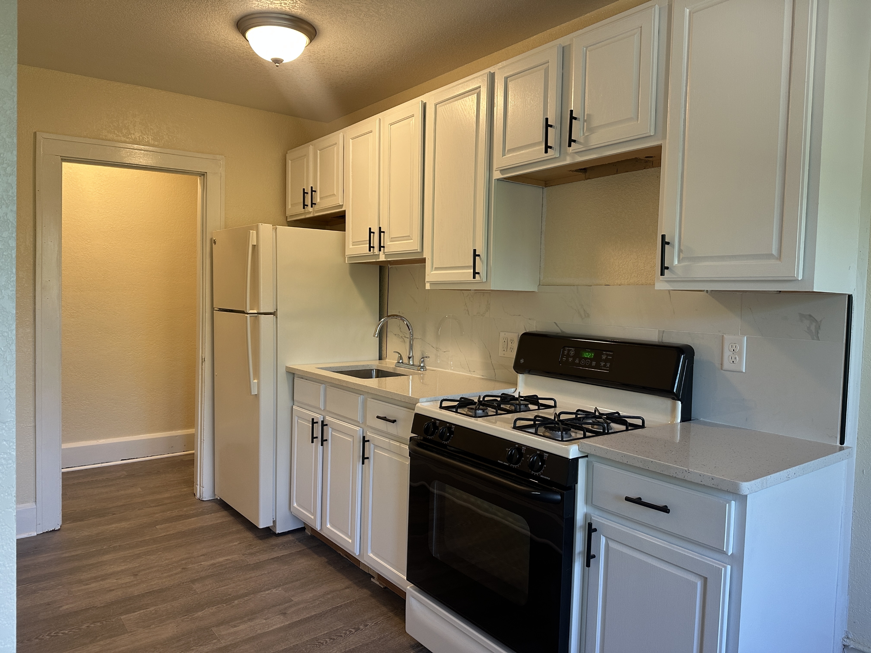 1319 Charles Street - 12